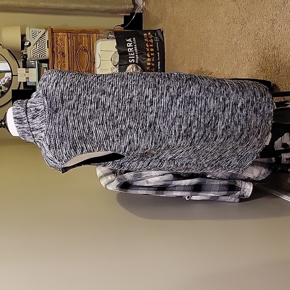 Gap sleeveless open cardigan- marked black and white - Picture 4 of 7